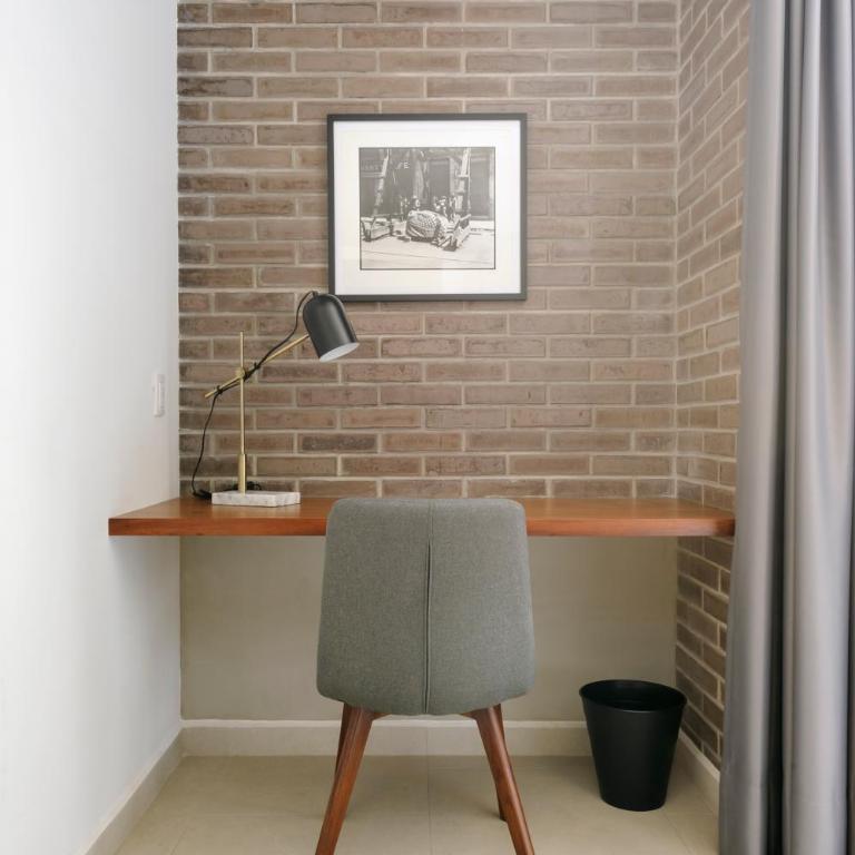 Alcazar Apartments - Apartment with Balcony - 8