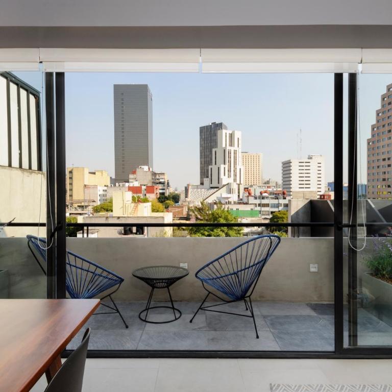Alcazar Apartments - Apartment with Balcony - 4