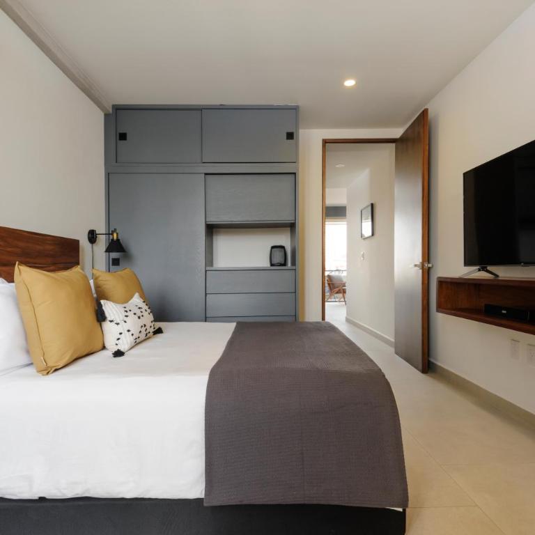Alcazar Apartments - Apartment with Balcony - 20