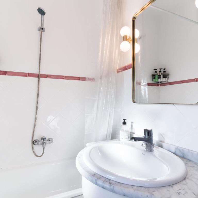 Historic penthouse Plaza Mayor in Madrid - One-Bedroom Apartment - 26