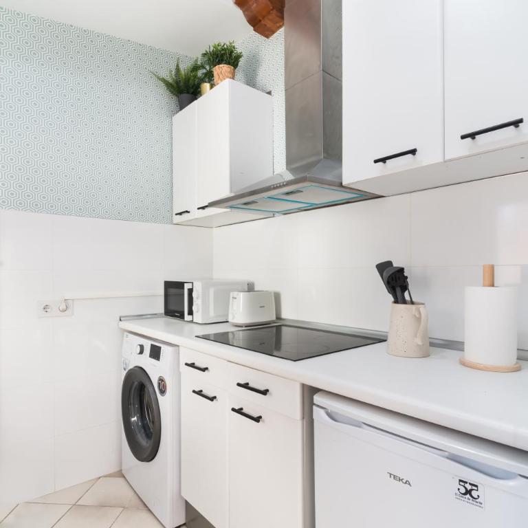Historic penthouse Plaza Mayor in Madrid - One-Bedroom Apartment - 11
