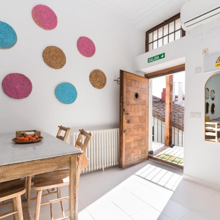 Historic penthouse Plaza Mayor in Madrid - One-Bedroom Apartment - 31