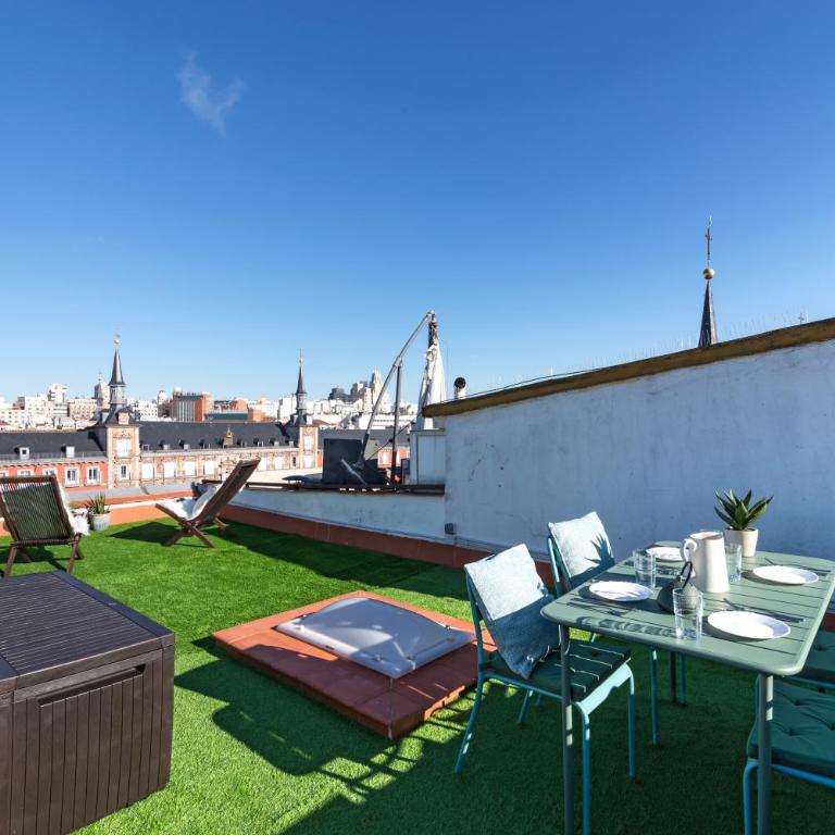 Historic penthouse Plaza Mayor in Madrid - One-Bedroom Apartment - 10