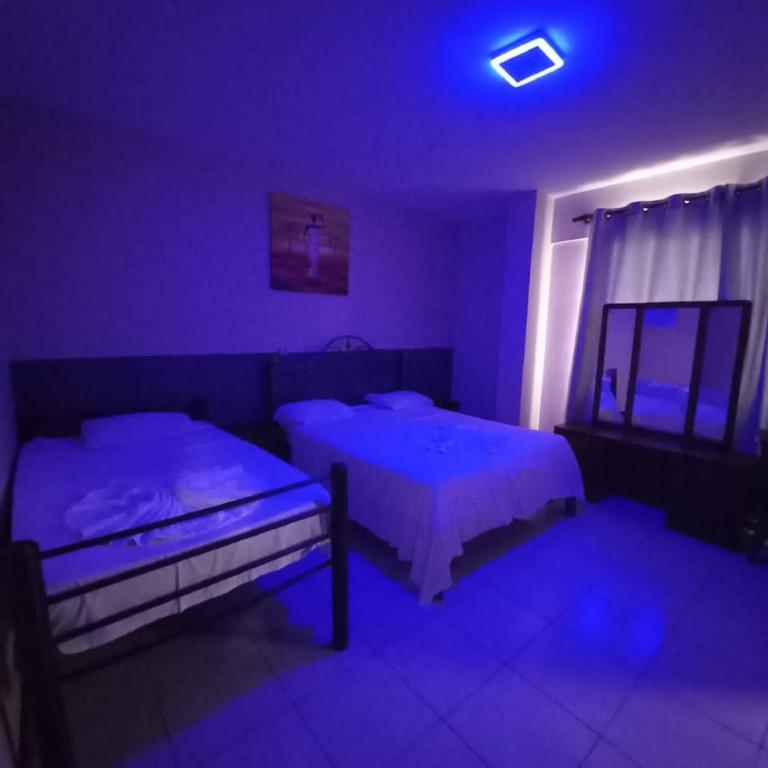 Hostal Ibiza - Habitación Doble con baño privado - 2 camas - 2