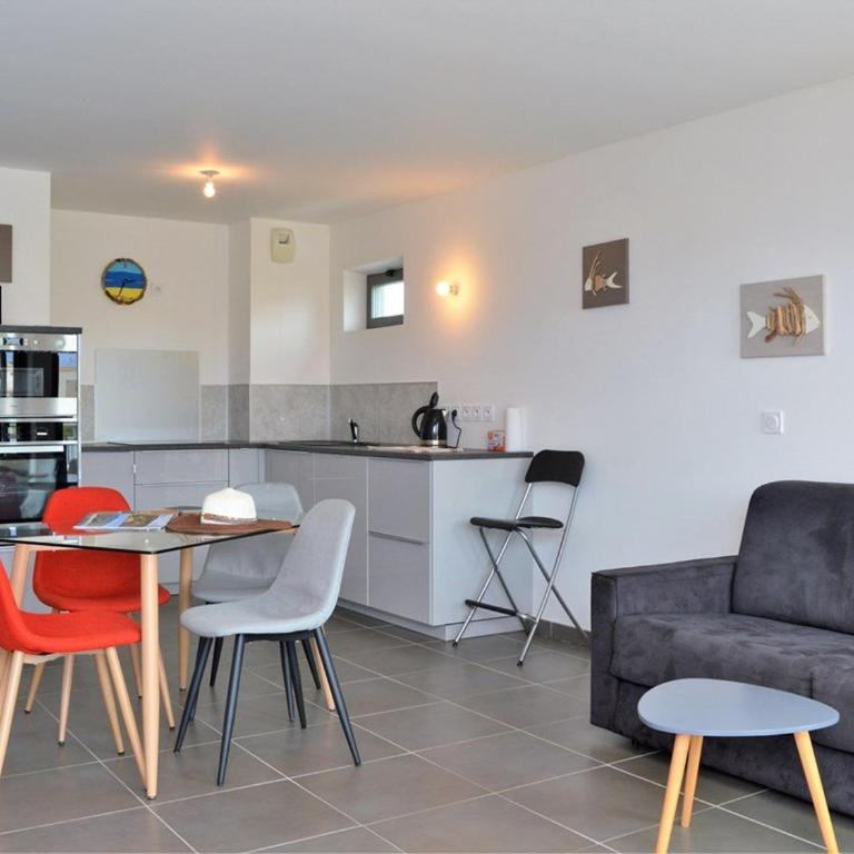Spacieux Appt 3 Pièces avec Terrasse et Parking au Lavandou - FR-1-251-331 - Appartement (6 Adultes) - 4