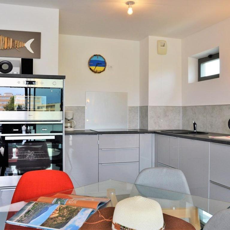 Spacieux Appt 3 Pièces avec Terrasse et Parking au Lavandou - FR-1-251-331 - Appartement (6 Adultes) - 5