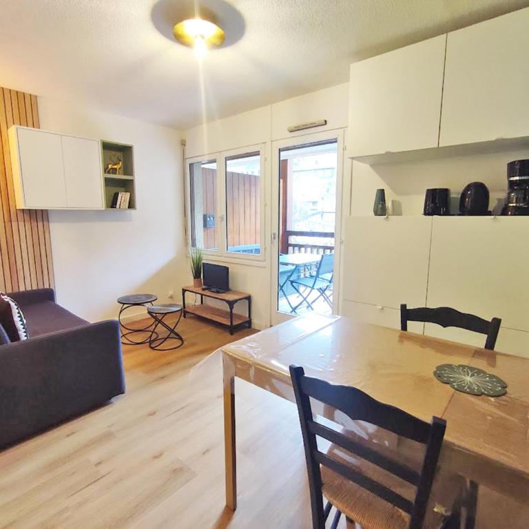 Le cerf charmant, T2, Luchon, wifi, balcon, ascenseur, 4 personnes - One-Bedroom Apartment - 1