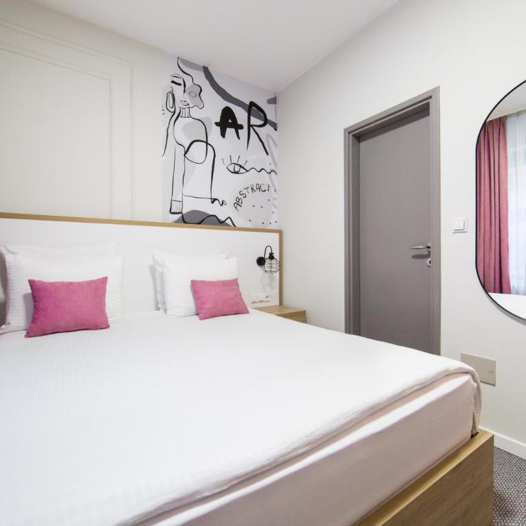 Hotel Sahat - Standardna Dvokrevetna Soba sa Bračnim Krevetom - 3