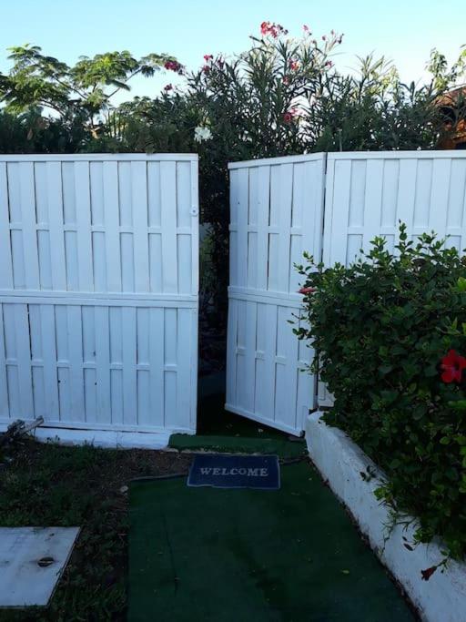Très BEAU BUNGALOW,JARDIN TROPICAL, RENOVATION ETE 2020 - Casa con 1 dormitorio - 60