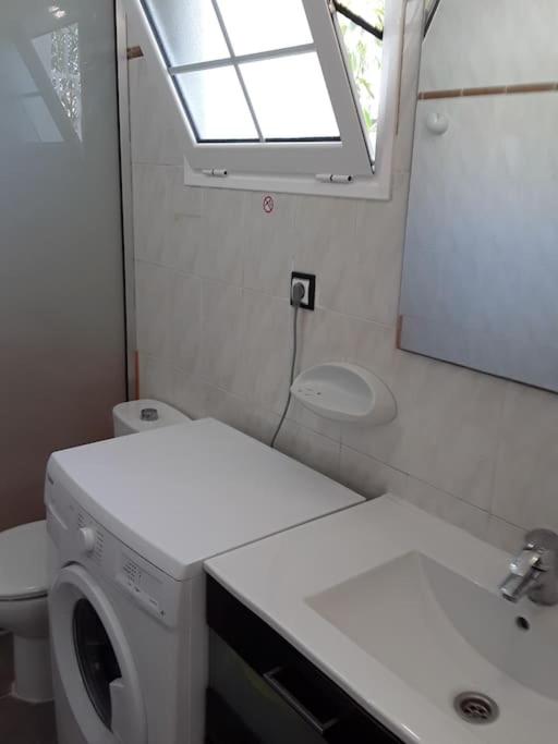 Très BEAU BUNGALOW,JARDIN TROPICAL, RENOVATION ETE 2020 - Casa con 1 dormitorio - 54