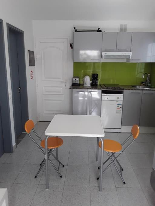 Très BEAU BUNGALOW,JARDIN TROPICAL, RENOVATION ETE 2020 - Casa con 1 dormitorio - 44