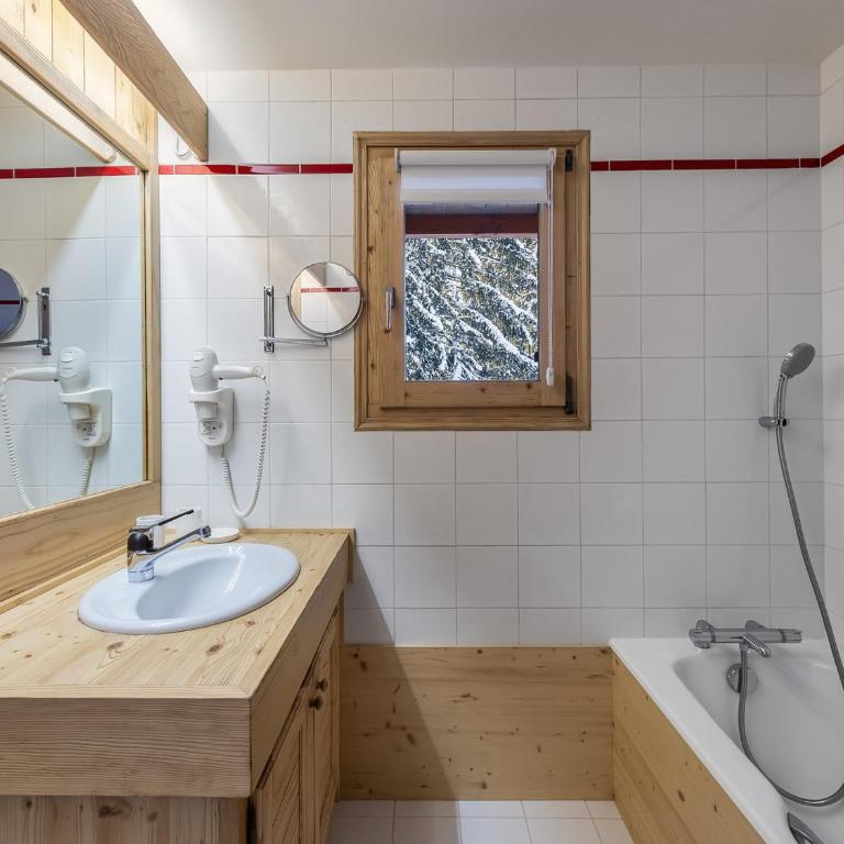 Appartement rénové avec 2 suites, balcon et poêle à bois, proche centre et remontées mécaniques, Megève - FR-1-569-39 - Appartement - 2