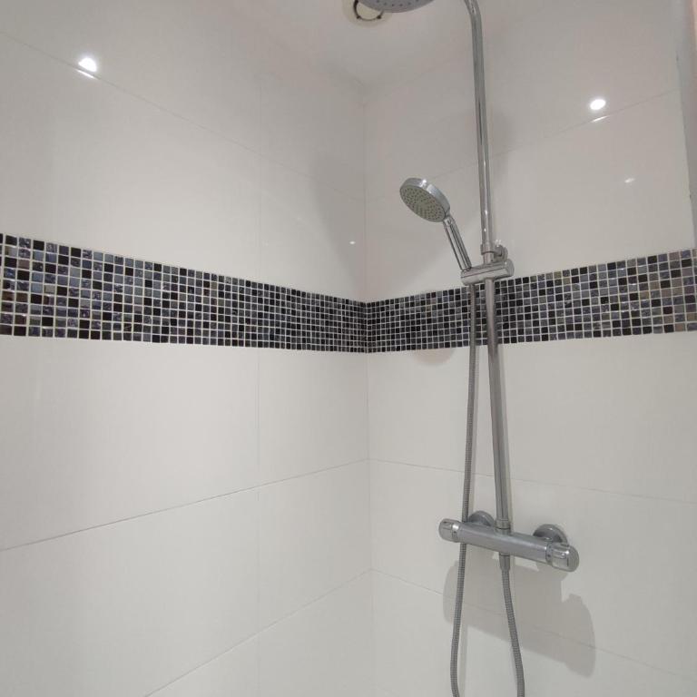 Studio de 25m2 - Extra centre - À 5 min à pied des plages - Commerces et restaurants sur place - Clim - Wifi - EXCEPTIONNEL - Studio Deluxe - 18
