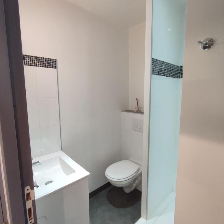 Studio de 25m2 - Extra centre - À 5 min à pied des plages - Commerces et restaurants sur place - Clim - Wifi - EXCEPTIONNEL - Studio Deluxe - 19