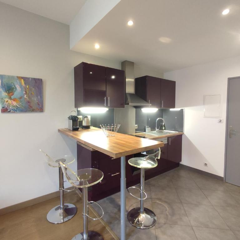 Studio de 25m2 - Extra centre - À 5 min à pied des plages - Commerces et restaurants sur place - Clim - Wifi - EXCEPTIONNEL - Studio Deluxe - 21