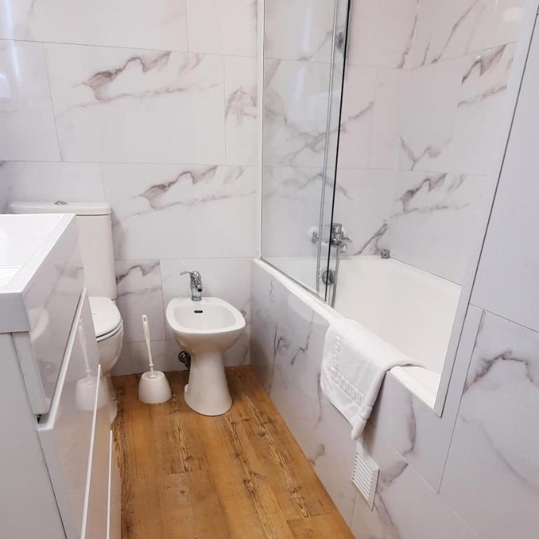 Hôtel Chastellares - Chambre Triple Supérieure - 5
