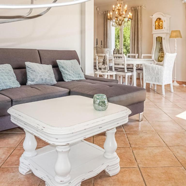 Awesome Home In Carcassonne - Maison de Vacances 4 Chambres - 4