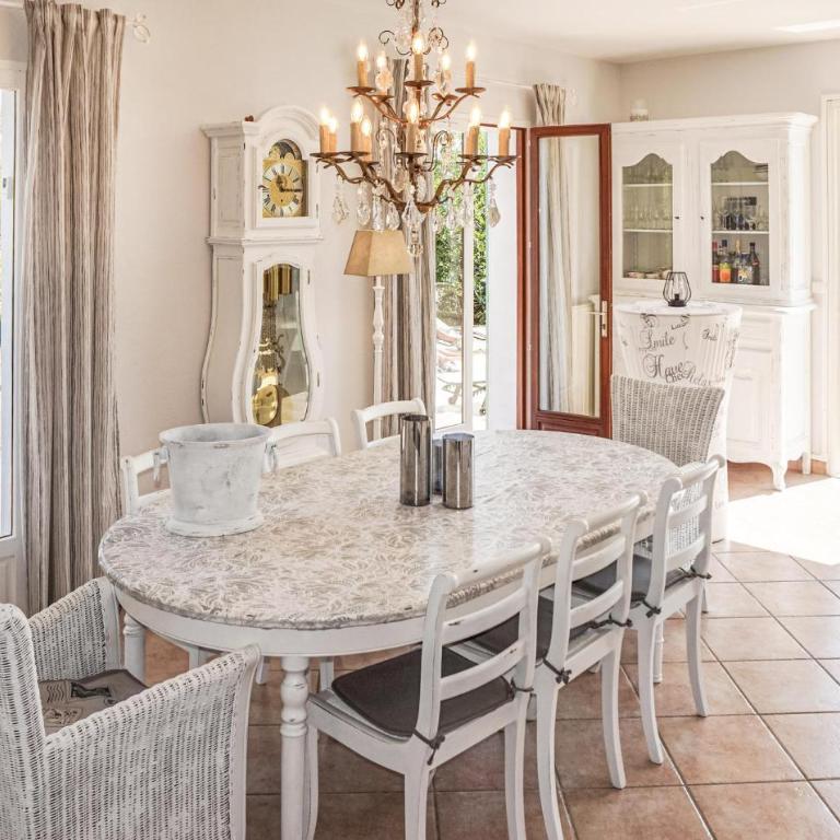 Awesome Home In Carcassonne - Maison de Vacances 4 Chambres - 5
