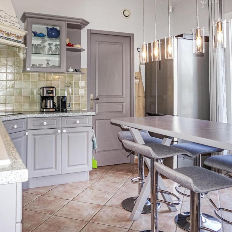 Awesome Home In Carcassonne - Maison de Vacances 4 Chambres - 6