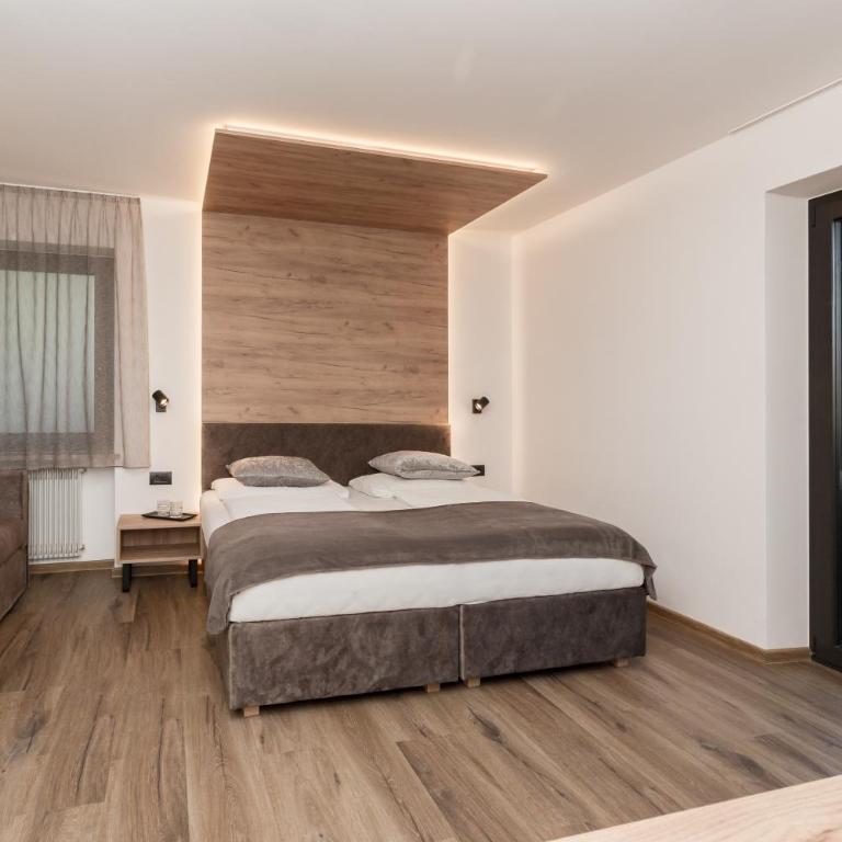 Aparthotel Familiaris - Family Apartments - Pools & Spa in Dolomites - Appartamento con Balcone - 2