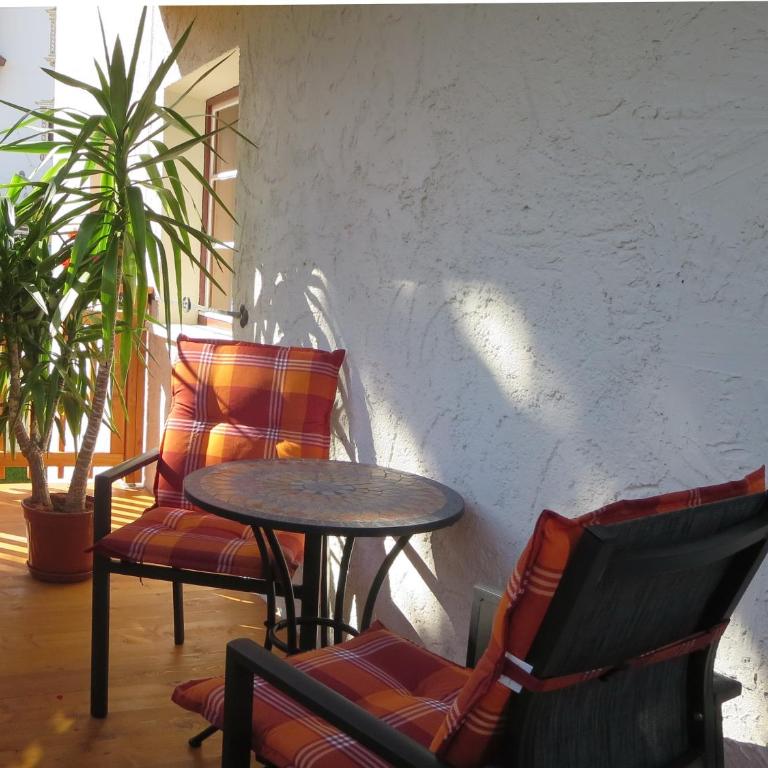 Lili's Appartements - Doppelzimmer mit Balkon - 3
