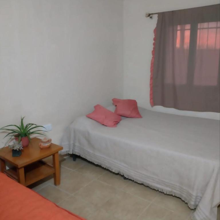Hospedaje Los Girasoles - Three-Bedroom House - 12