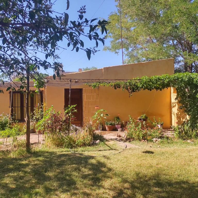 Hospedaje Los Girasoles - Three-Bedroom House - 20