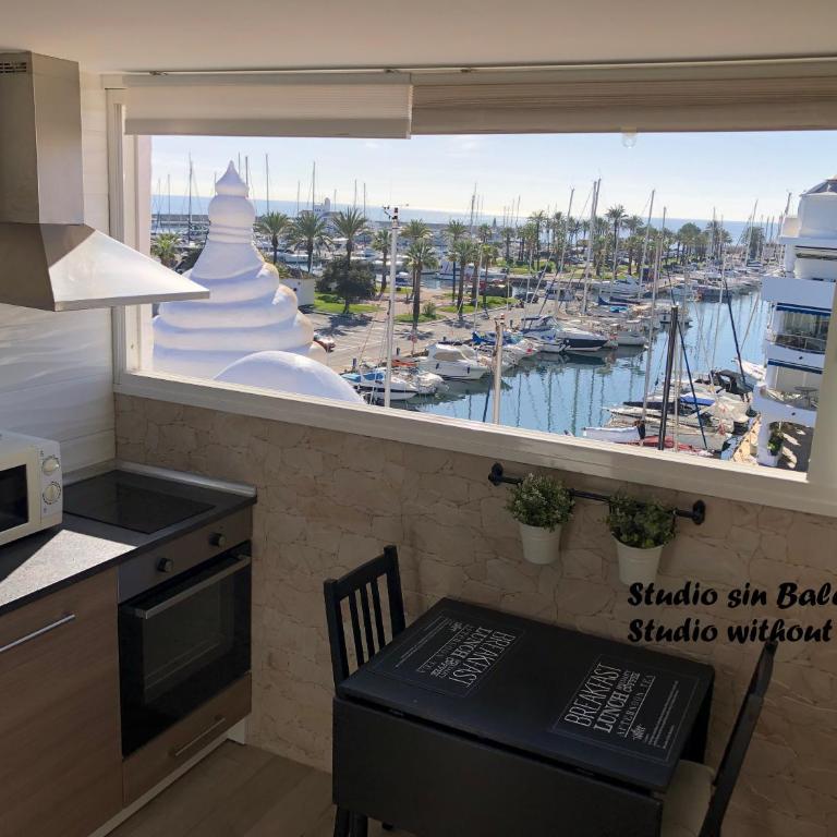 Puerto Marina waterfront apartment - Estudio con vistas al mar - 1