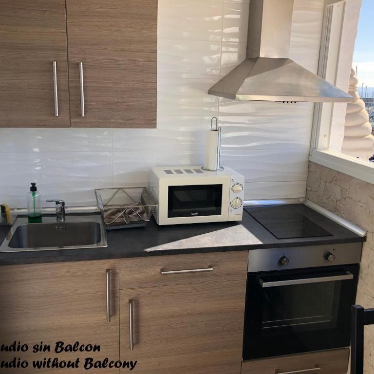 Puerto Marina waterfront apartment - Estudio con vistas al mar - 12