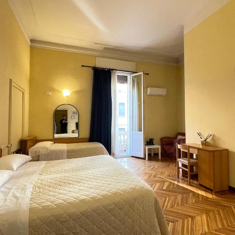 Alle Torri - Camera Matrimoniale con Bagno Privato e Balcone - 4