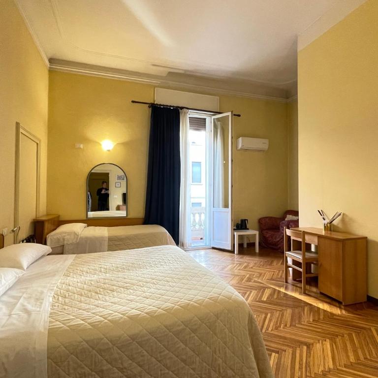 Alle Torri - Camera Matrimoniale con Bagno Privato e Balcone - 11