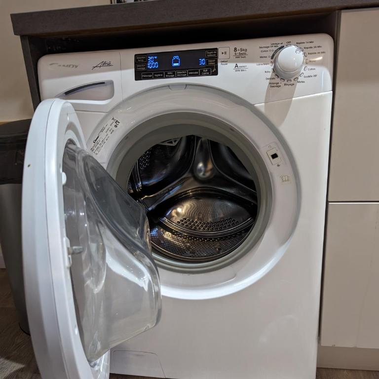 Beau-Jean, Un Cocon Sympa 5 min à Pied du Centre-Ville, Parking Privé, à 10 min du CHU - Appartement 3 Chambres - 28