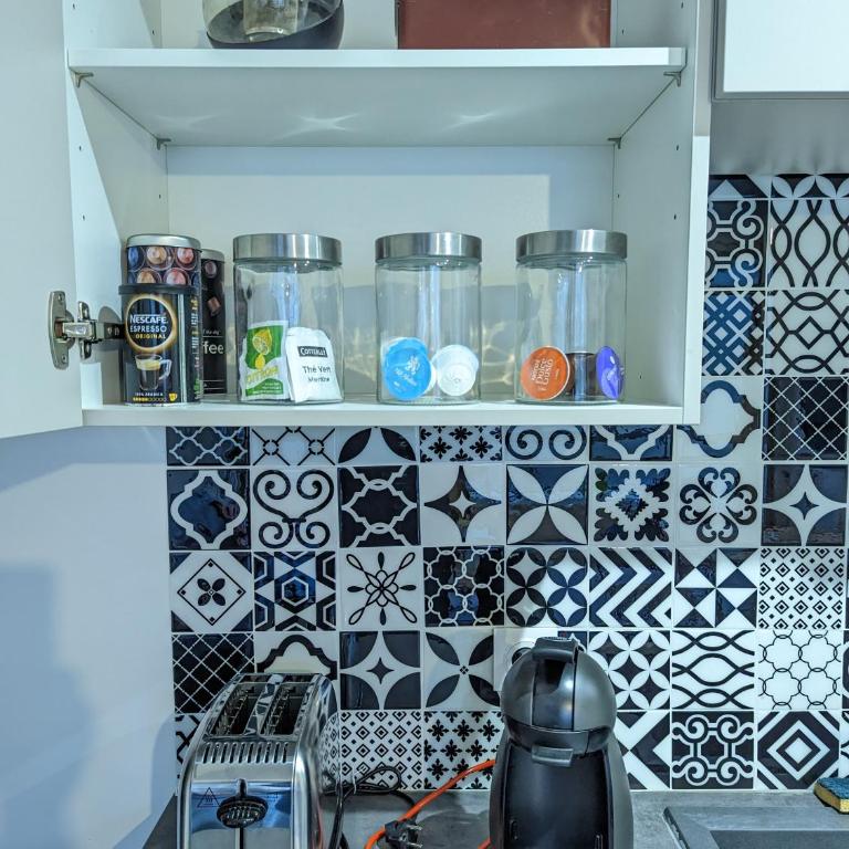 Beau-Jean, Un Cocon Sympa 5 min à Pied du Centre-Ville, Parking Privé, à 10 min du CHU - Appartement 3 Chambres - 24