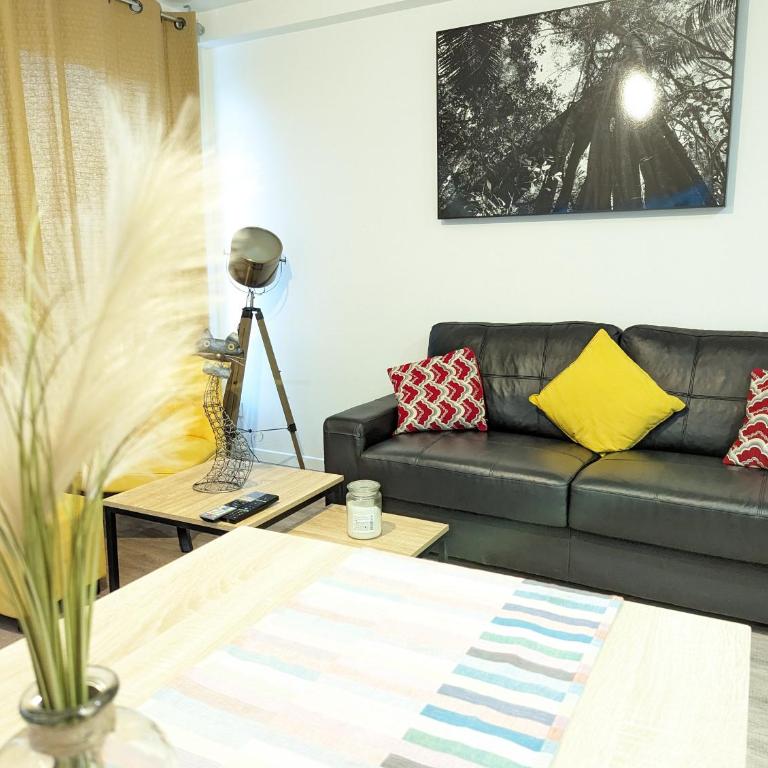 Beau-Jean, Un Cocon Sympa 5 min à Pied du Centre-Ville, Parking Privé, à 10 min du CHU - Appartement 3 Chambres - 19