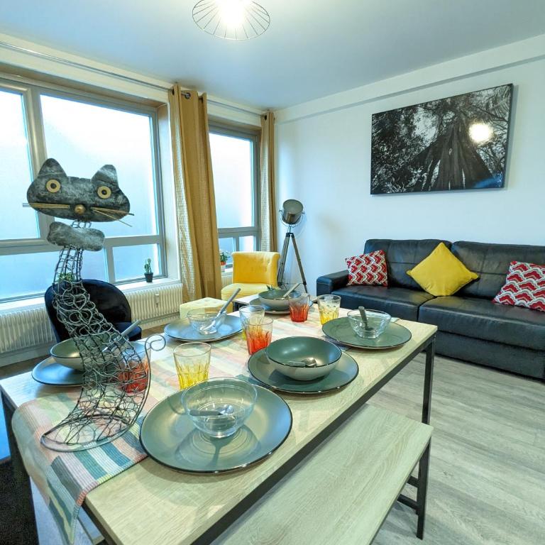 Beau-Jean, Un Cocon Sympa 5 min à Pied du Centre-Ville, Parking Privé, à 10 min du CHU - Appartement 3 Chambres - 11