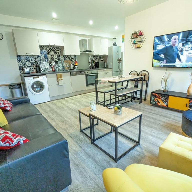 Beau-Jean, Un Cocon Sympa 5 min à Pied du Centre-Ville, Parking Privé, à 10 min du CHU - Appartement 3 Chambres - 2
