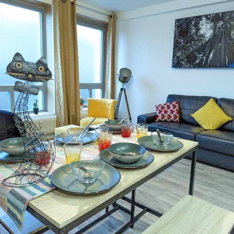 Beau-Jean, Un Cocon Sympa 5 min à Pied du Centre-Ville, Parking Privé, à 10 min du CHU - Appartement 3 Chambres - 20