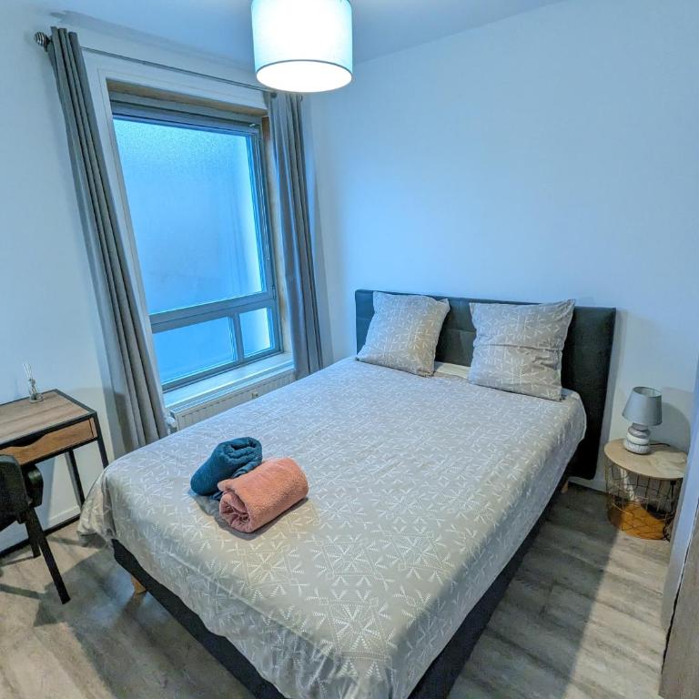 Beau-Jean, Un Cocon Sympa 5 min à Pied du Centre-Ville, Parking Privé, à 10 min du CHU - Appartement 3 Chambres - 33
