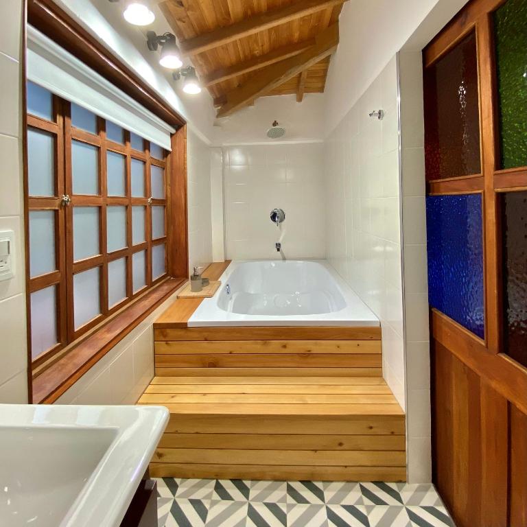 Hotel Evoque Sáchica - Habitación Doble Deluxe con bañera - 3