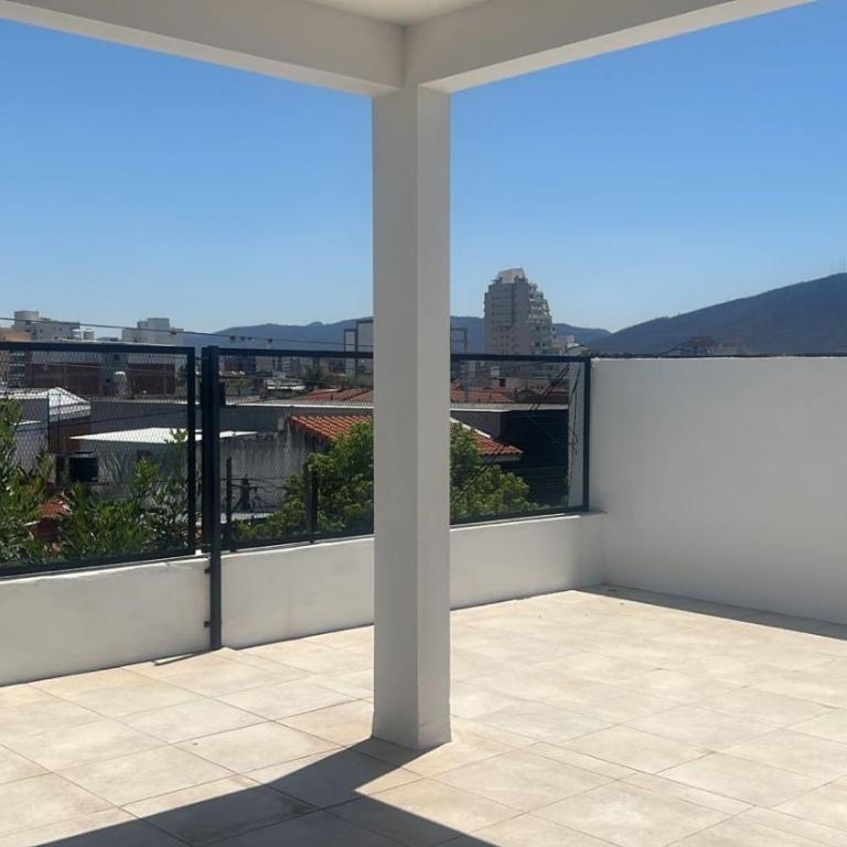 Departamento con terraza y quincho con asador - Three-Bedroom Apartment - 34