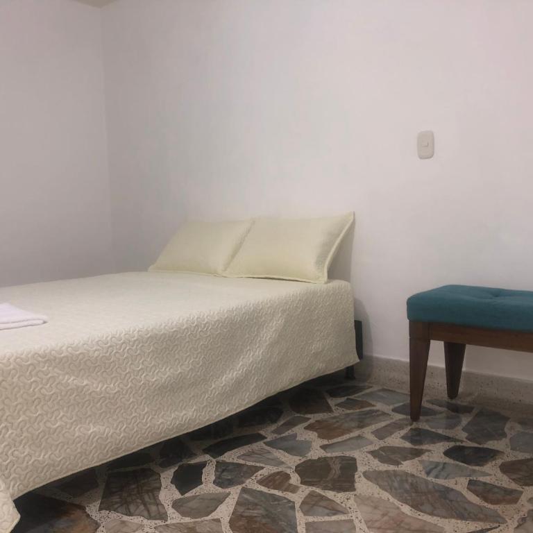 Apartamento cómodo en laureles , céntrico y bien ubicado Apto 301 - Two-Bedroom Apartment - 51