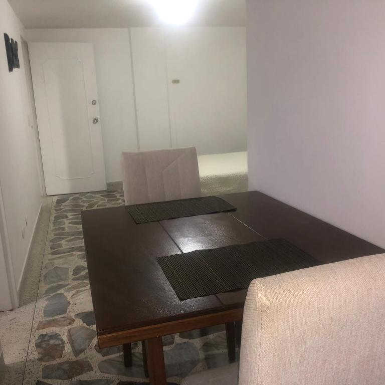 Apartamento cómodo en laureles , céntrico y bien ubicado Apto 301 - Two-Bedroom Apartment - 34