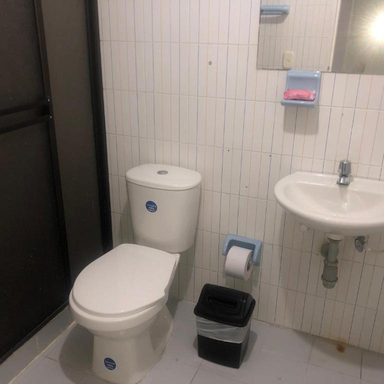 Apartamento cómodo en laureles , céntrico y bien ubicado Apto 301 - Two-Bedroom Apartment - 38