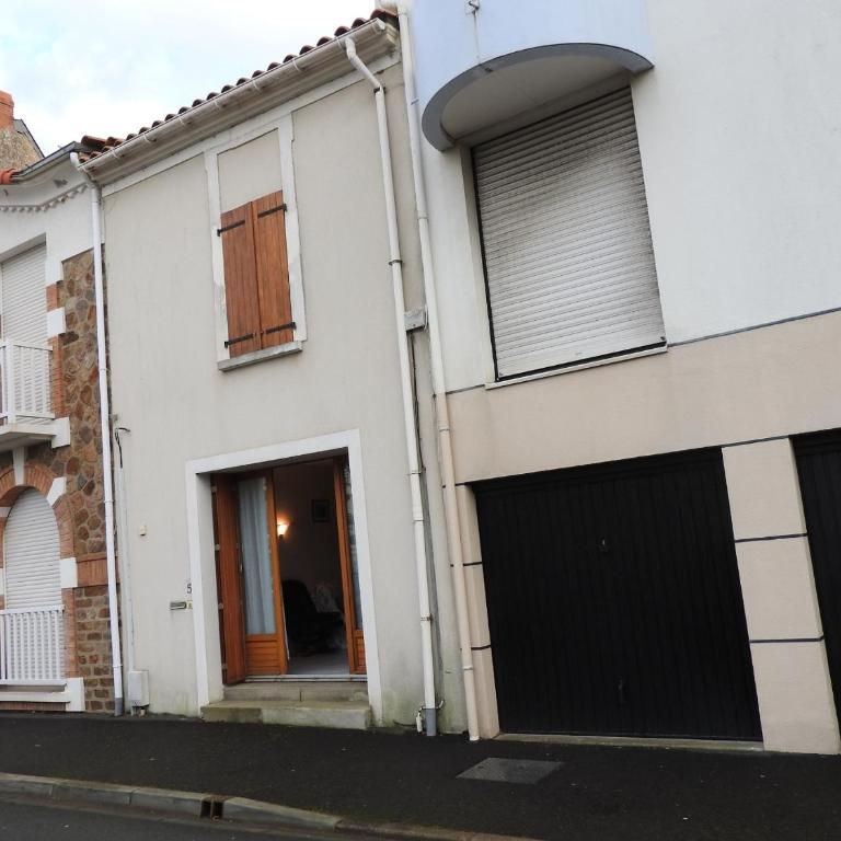Maison T3 avec cour close, proche plage et commerces, quartier Arago, Les Sables-d'Olonne - FR-1-92-657 - Ferienhaus (5 Erwachsene) - 2