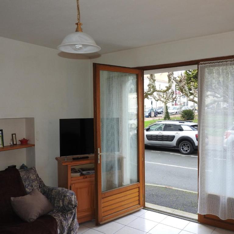 Maison T3 avec cour close, proche plage et commerces, quartier Arago, Les Sables-d'Olonne - FR-1-92-657 - Ferienhaus (5 Erwachsene) - 3