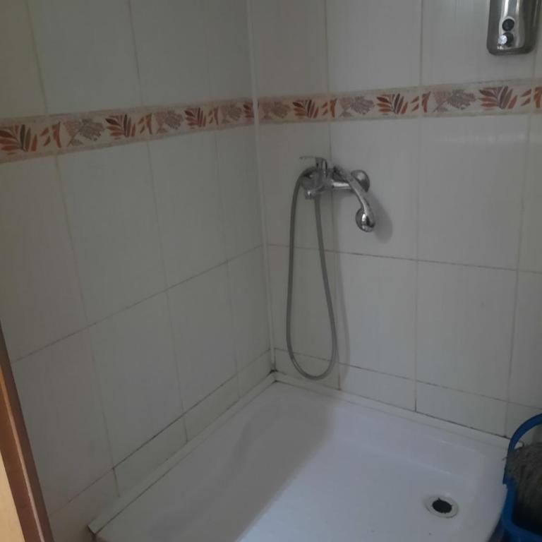 LUG - Dvokrevetna Soba sa Zasebnim Krevetima i Zajedničkim Kupatilom - 6