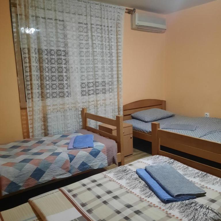 LUG - Četvorokrevetna Soba sa Sopstvenim Kupatilom - 4