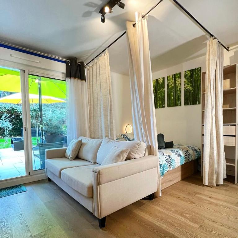 Évasion à deux, domaine prestigieux, jacuzzi et parking privés, piscine - Appartement 1 Chambre - 16