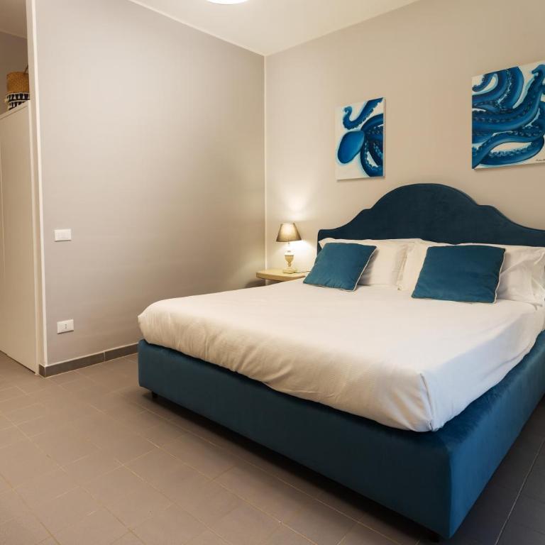 Isula - King Room with Balcony - 3