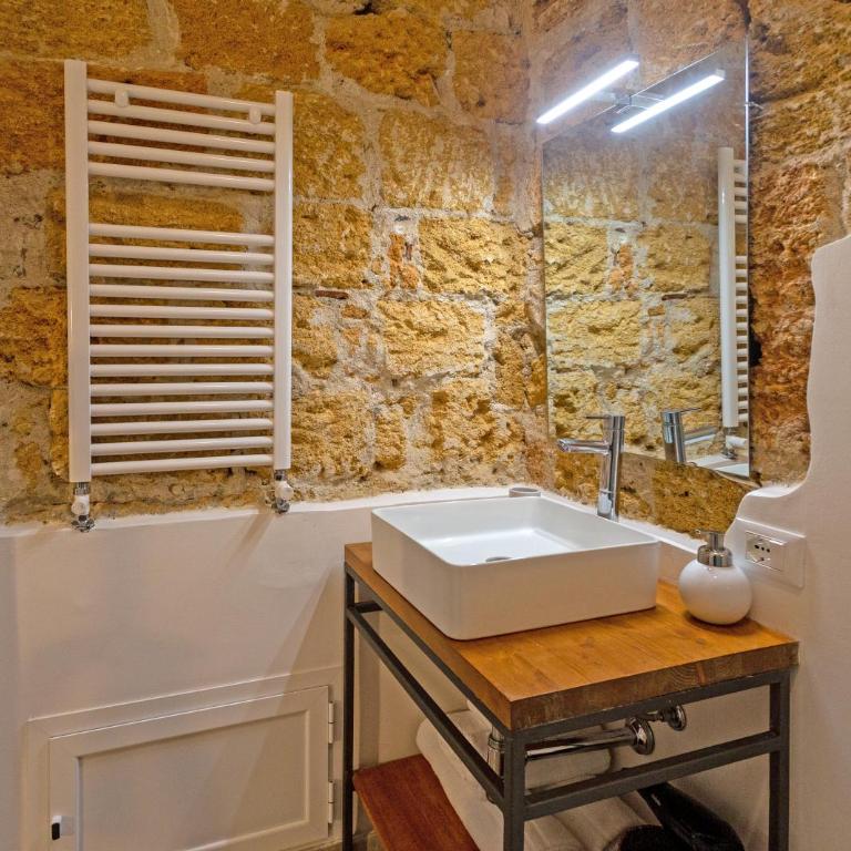 Isula - Double Room with Private Bathroom - 5